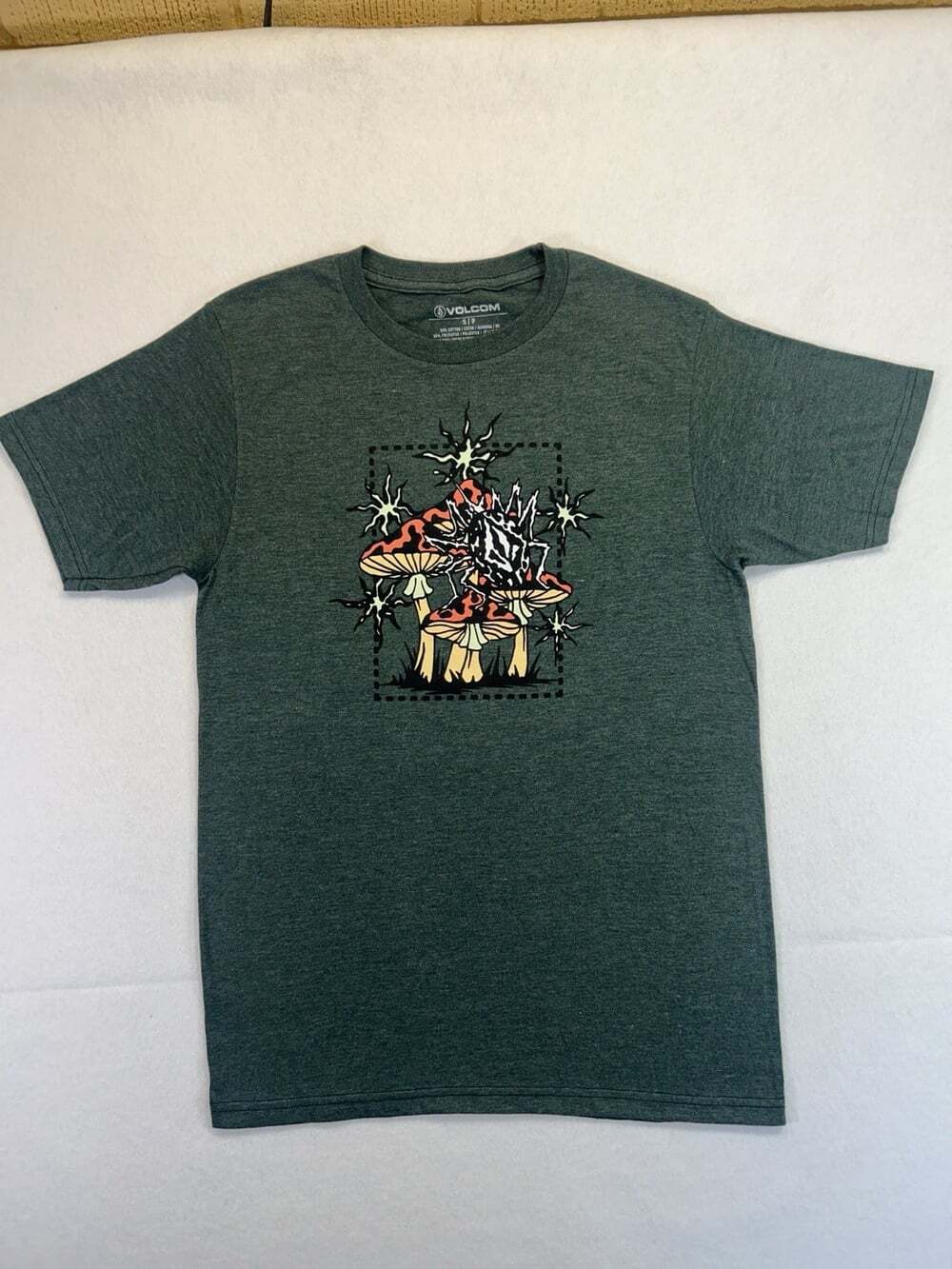Volcom T Shirt Men's Small Green Graphic Mushroom Short Sleeve Cotton Blend